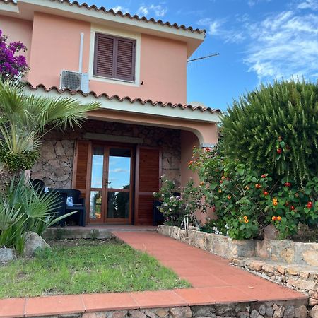 Casa Sviluppata Su Due Piani Con Doppia Veranda E Parcheggio Privato San Teodoro  Ngoại thất bức ảnh