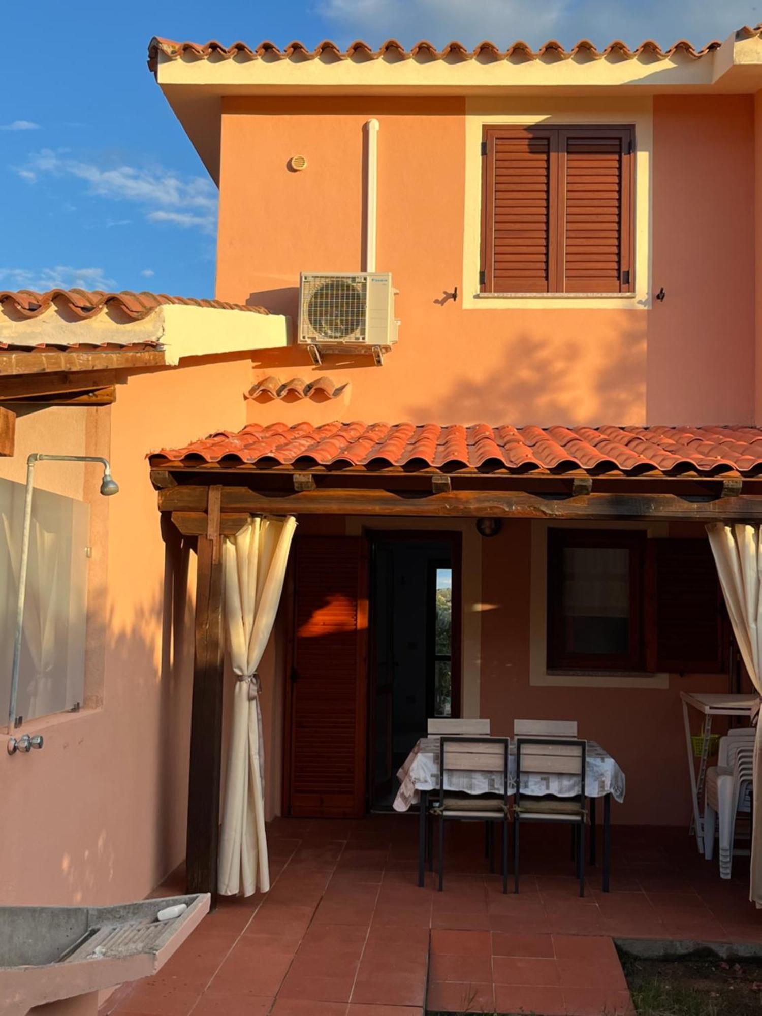 Casa Sviluppata Su Due Piani Con Doppia Veranda E Parcheggio Privato San Teodoro  Ngoại thất bức ảnh