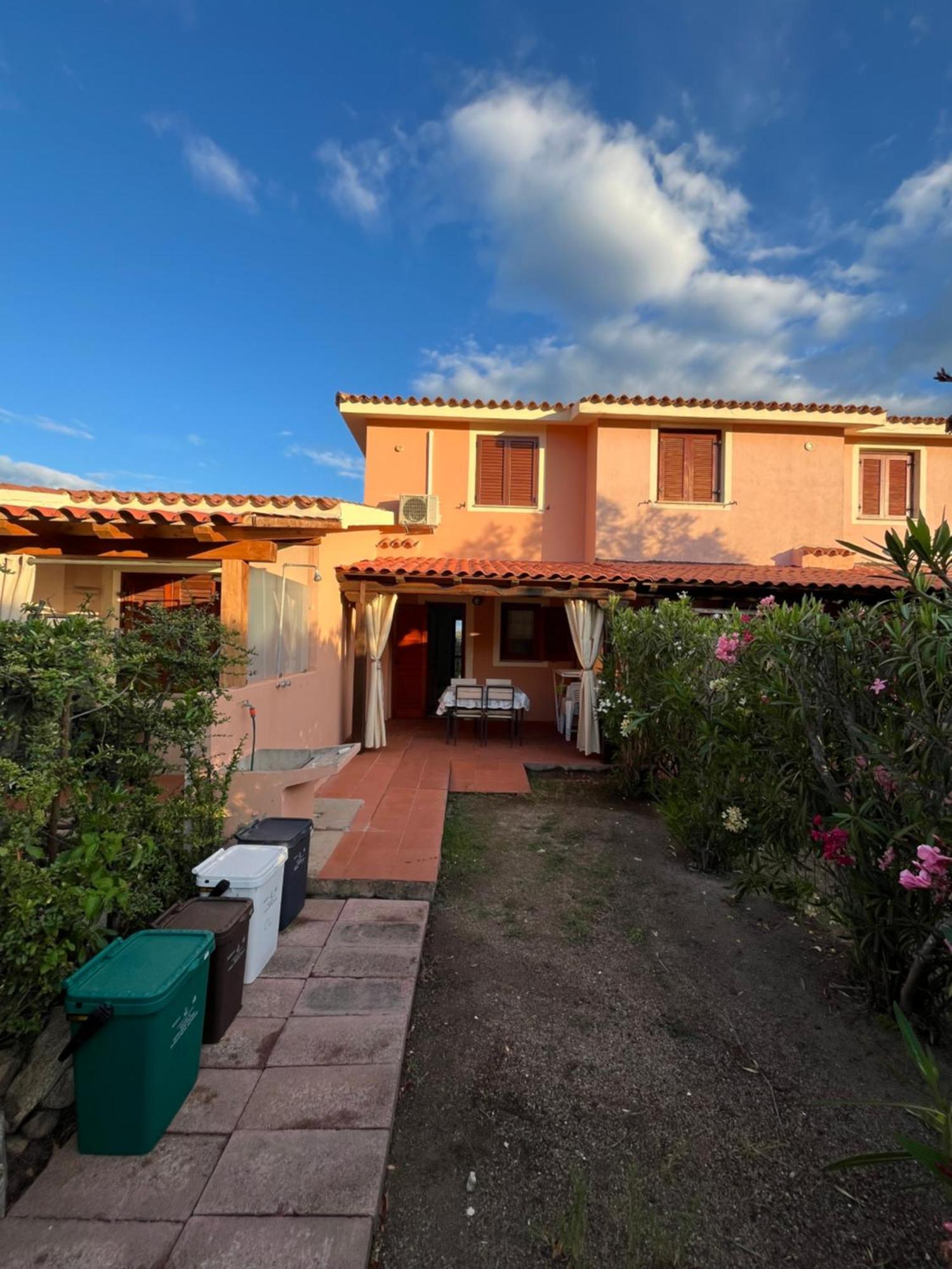 Casa Sviluppata Su Due Piani Con Doppia Veranda E Parcheggio Privato San Teodoro  Ngoại thất bức ảnh