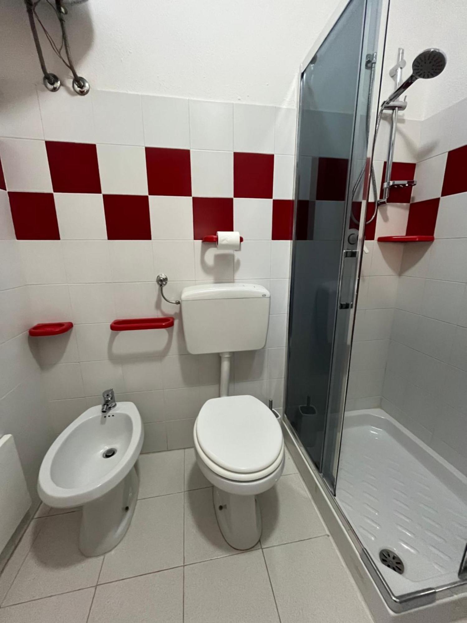 Casa Sviluppata Su Due Piani Con Doppia Veranda E Parcheggio Privato San Teodoro  Ngoại thất bức ảnh