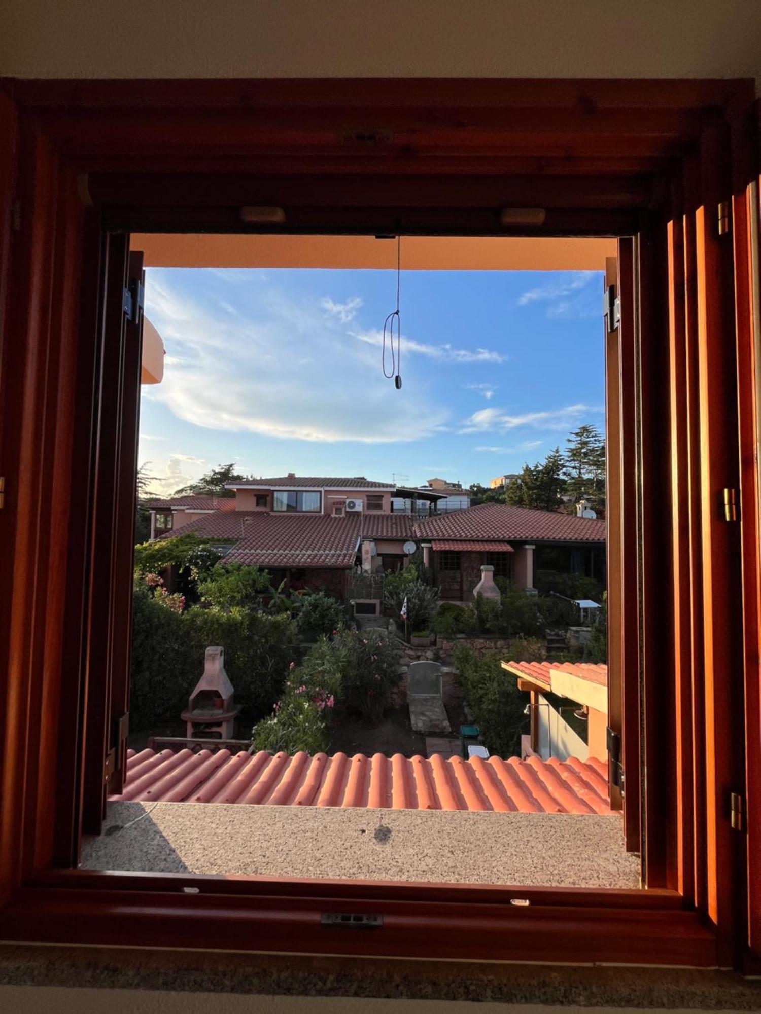 Casa Sviluppata Su Due Piani Con Doppia Veranda E Parcheggio Privato San Teodoro  Ngoại thất bức ảnh