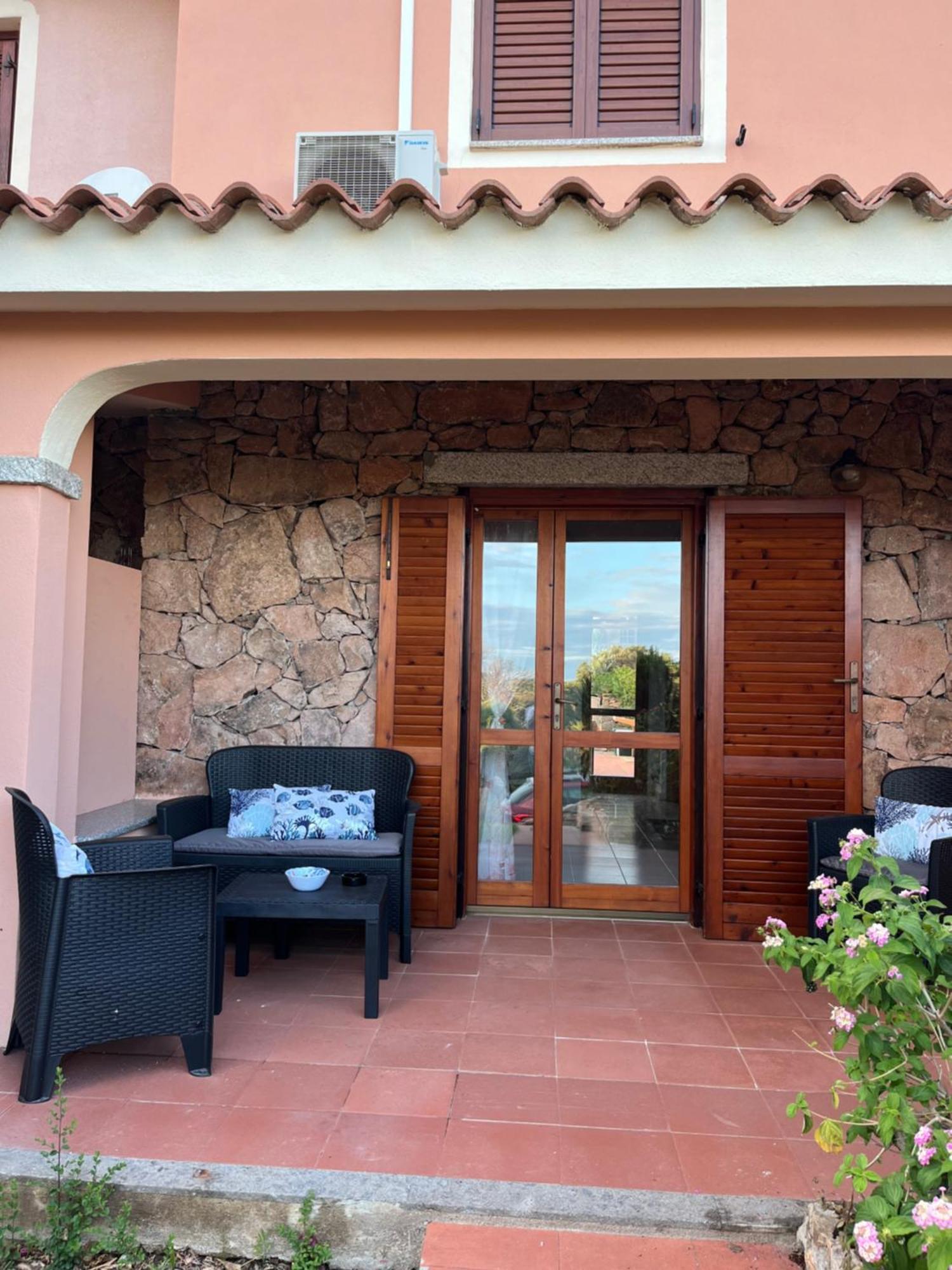 Casa Sviluppata Su Due Piani Con Doppia Veranda E Parcheggio Privato San Teodoro  Ngoại thất bức ảnh