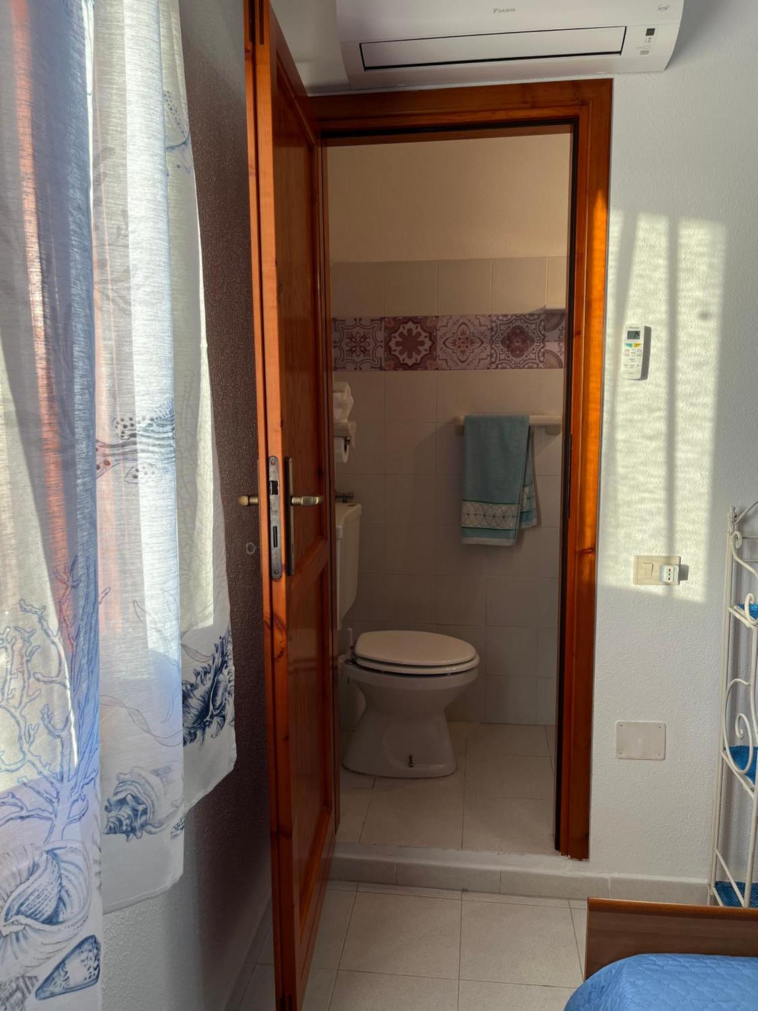 Casa Sviluppata Su Due Piani Con Doppia Veranda E Parcheggio Privato San Teodoro  Ngoại thất bức ảnh