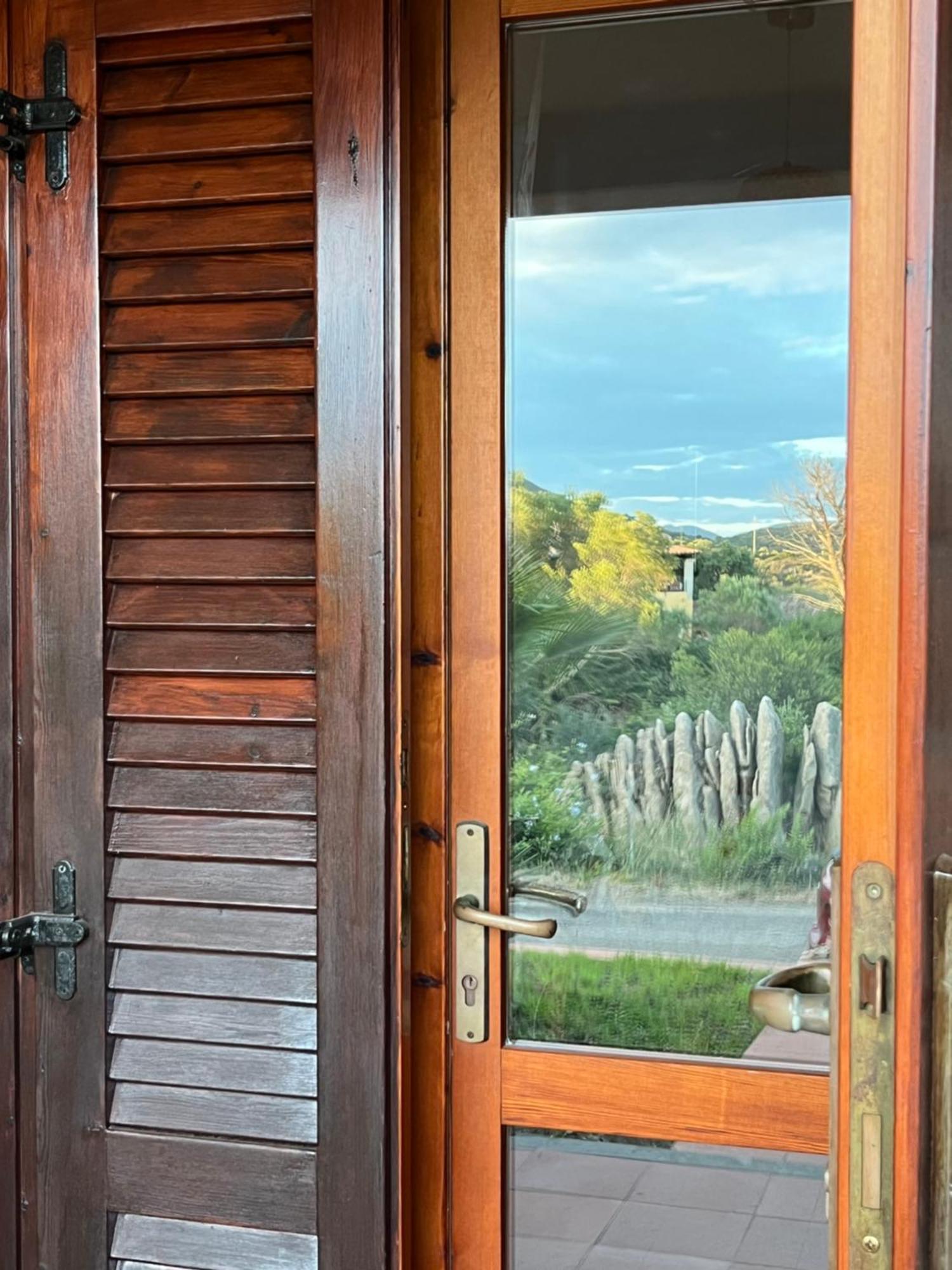 Casa Sviluppata Su Due Piani Con Doppia Veranda E Parcheggio Privato San Teodoro  Ngoại thất bức ảnh