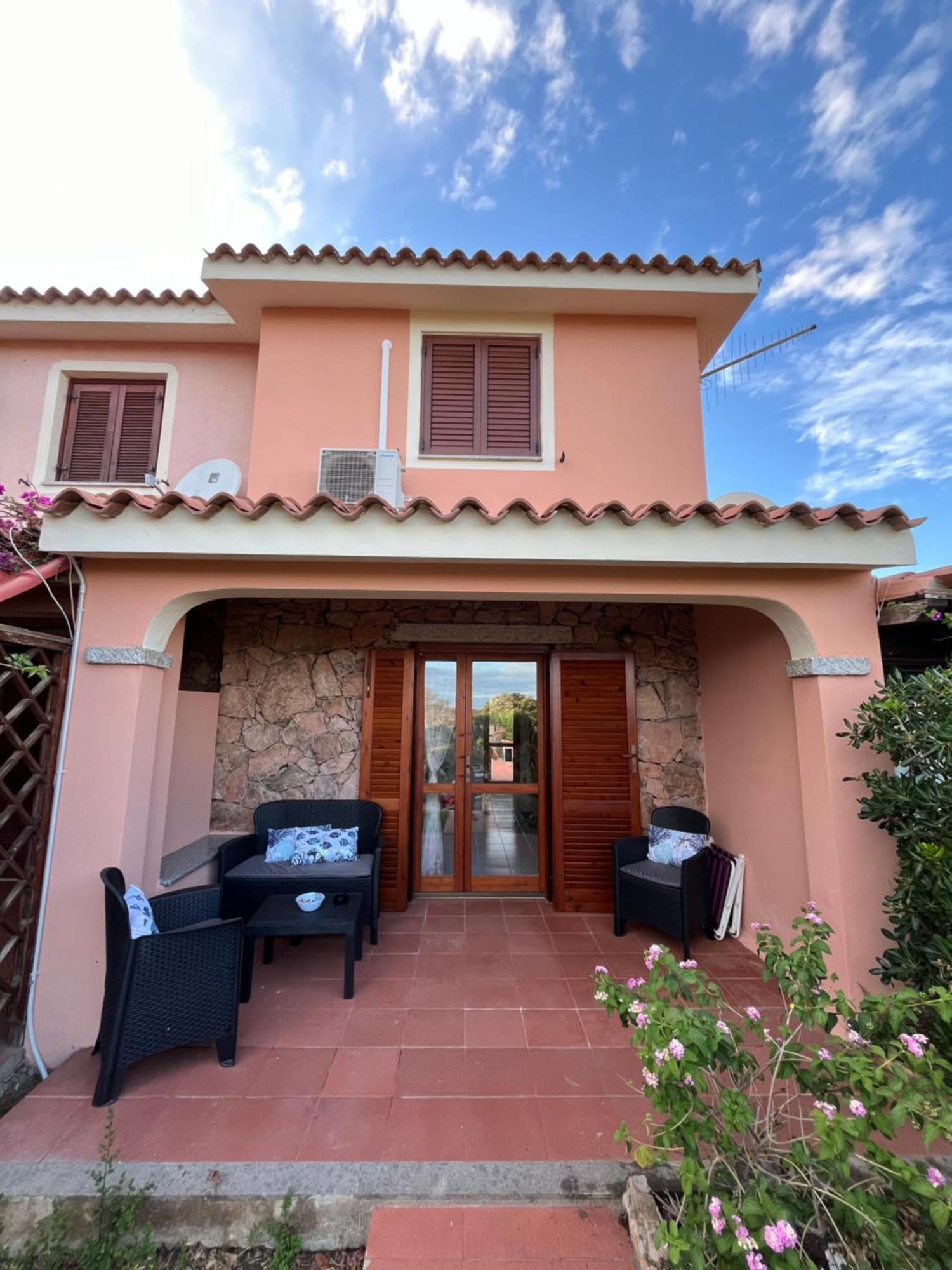 Casa Sviluppata Su Due Piani Con Doppia Veranda E Parcheggio Privato San Teodoro  Ngoại thất bức ảnh
