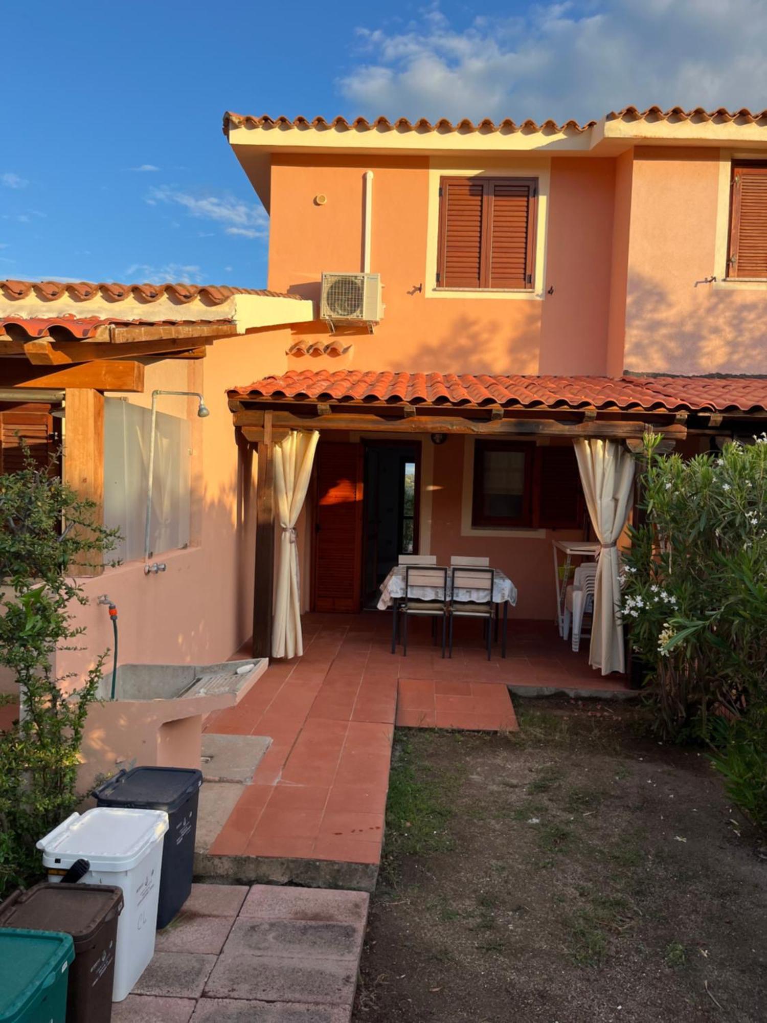 Casa Sviluppata Su Due Piani Con Doppia Veranda E Parcheggio Privato San Teodoro  Ngoại thất bức ảnh