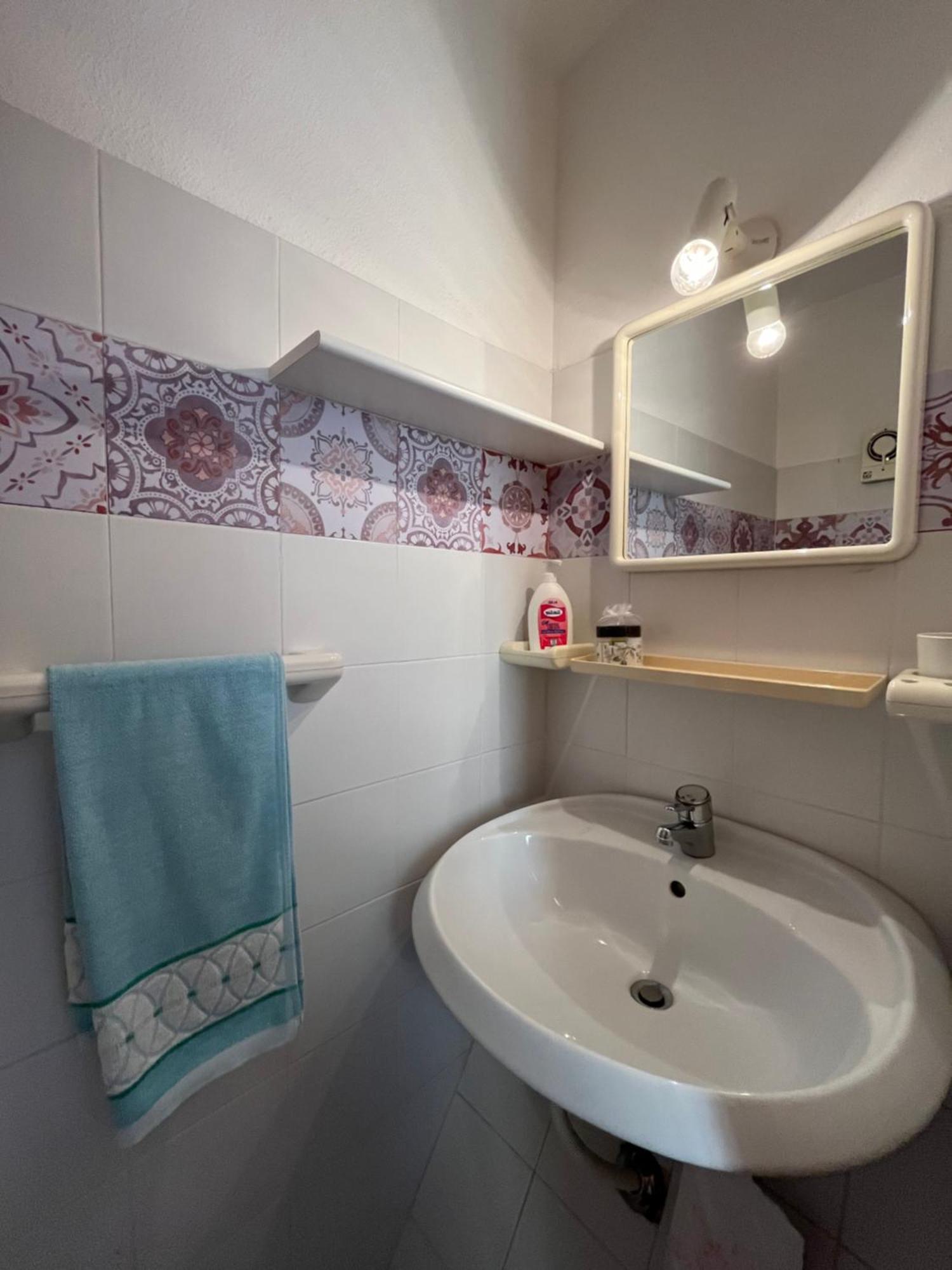 Casa Sviluppata Su Due Piani Con Doppia Veranda E Parcheggio Privato San Teodoro  Ngoại thất bức ảnh