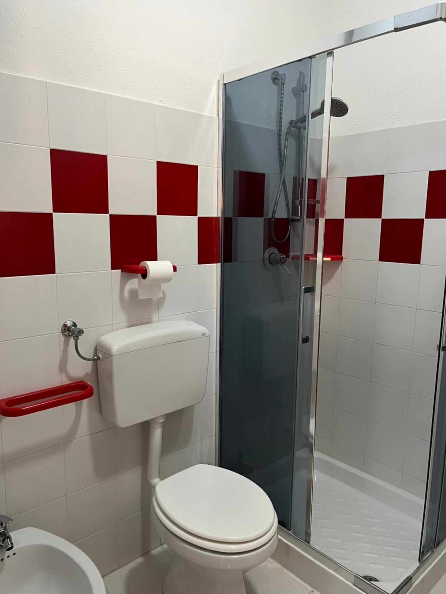 Casa Sviluppata Su Due Piani Con Doppia Veranda E Parcheggio Privato San Teodoro  Ngoại thất bức ảnh
