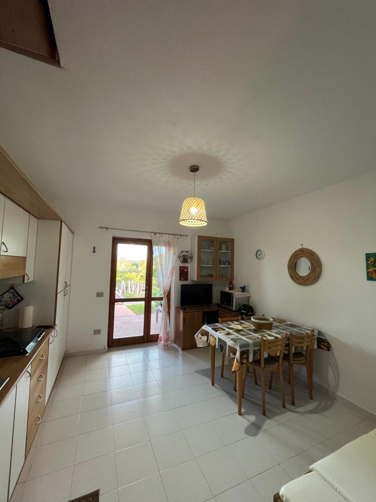 Casa Sviluppata Su Due Piani Con Doppia Veranda E Parcheggio Privato San Teodoro  Ngoại thất bức ảnh