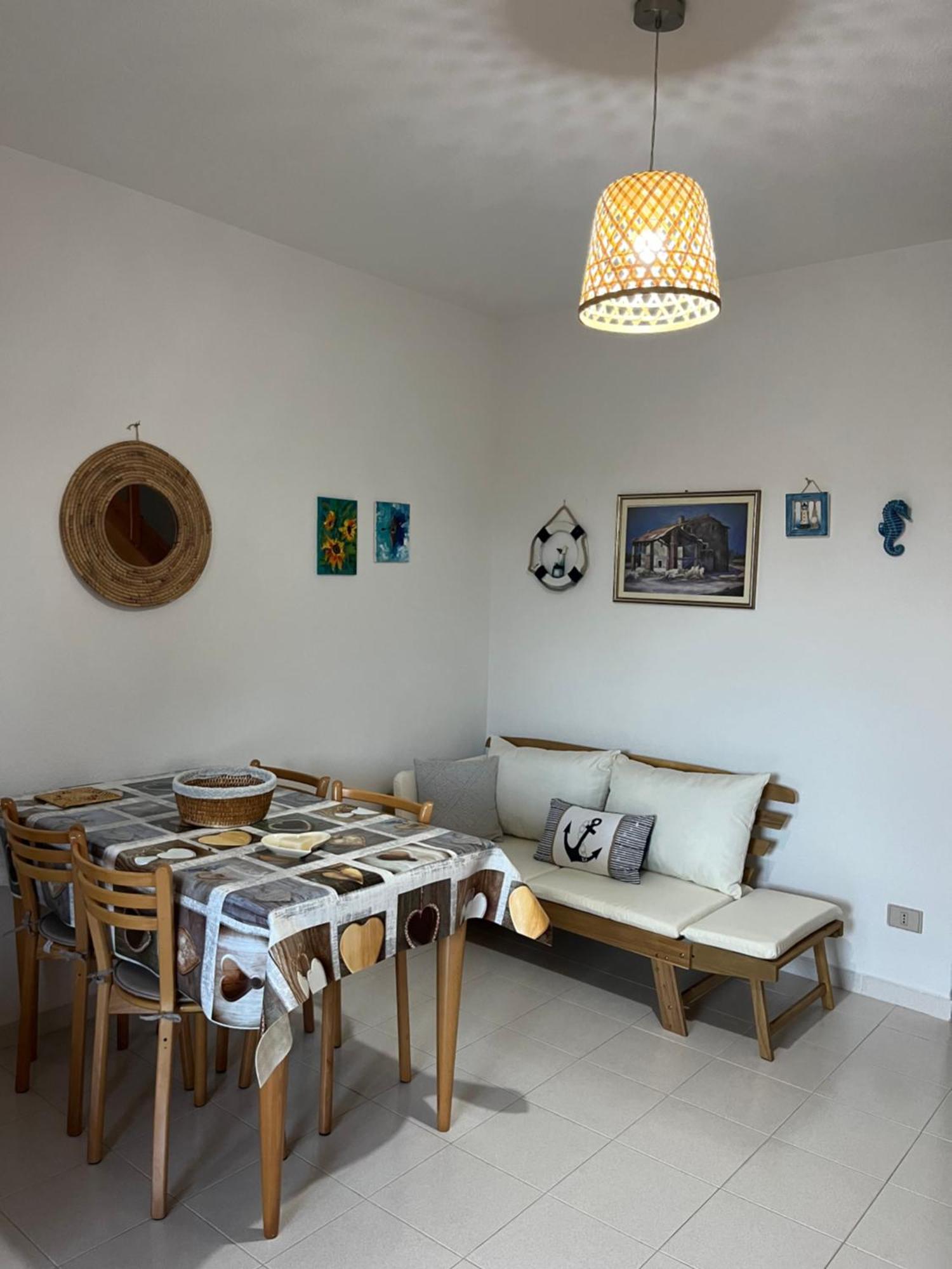 Casa Sviluppata Su Due Piani Con Doppia Veranda E Parcheggio Privato San Teodoro  Ngoại thất bức ảnh